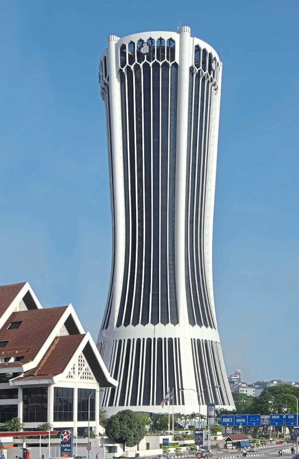 The round floor plate of Menara Tabung Haji was designed with five peripheral columns to signify the Five Pillars of Islam. Photo: Hijjas Architects + Planners