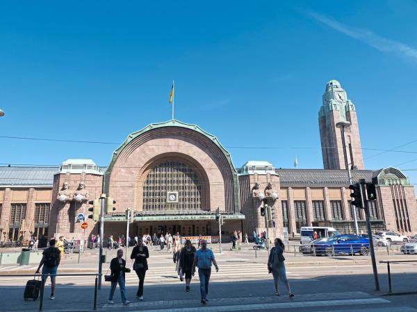 Helsinki’s central station is one of many Art Nouveau buildings in the city.