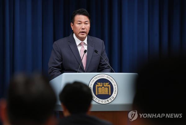 Principal Deputy Natio<em></em>nal Security Adviser Kim Tae-hyo announces President Yoon Suk Yeol's plan to visit the Czech Republic during a briefing at the presidential office in Seoul on Sept. 12, 2024. (Yonhap)