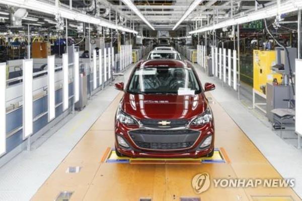 This photo provided by GM Korea shows one of its assembly lines in South Korea. (PHOTO NOT FOR SALE) (Yonhap)