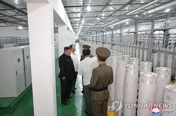 North Korean leader Kim Jong-un (in black suit) inspects the Nuclear Weapons Institute and the production ba<em></em>se of weapons-grade nuclear materials, in this image provided by the North's official Korean Central News Agency on Sept. 13, 2024. (For Use o<em></em>nly in the Republic of Korea. No Redistribution) (Yonhap)