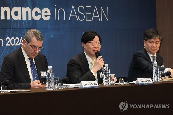 The file photo, taken March 18, 2024, shows Kim So-young (C), vice chair of the Financial Services Commission, speaking during a South Korea-OECD roundtable on digital finance in the Association of Southeast Asian Nations in Seoul. (Yonhap)