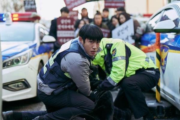 A still shows Park Sun-woo, played by Jung Hae-in, of the crime-action film 