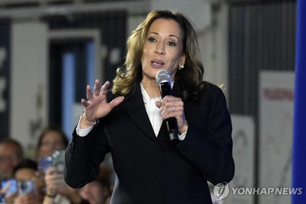 Vice President Kamala Harris speaks at a watch party at Cherry Street Pier after the presidential debate in Philadelphia on Sept. 10, 2024, in this photo released by the Associated Press. (Yonhap)