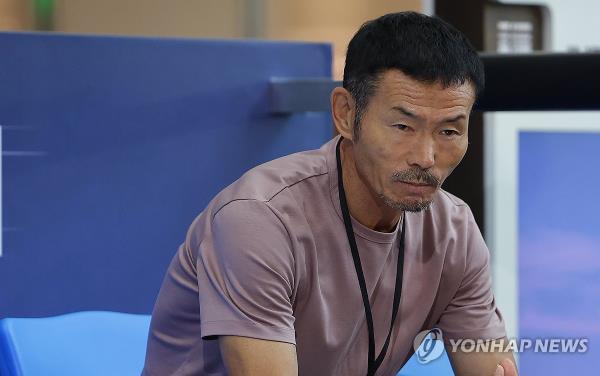 This July 6, 2024, file photo shows Son Woong-jung, father of South Korean football star Son Heung-min and director of Son Football Academy, awaiting the start of a corporate event in Seoul. (Yonhap)