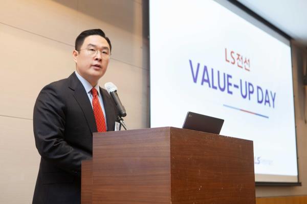 In this photo taken on Sept. 5, 2024, and provided by LS Cable & Systems Ltd., the company's President and CEO Koo Bon-kyu delivers a welcoming speech during a press co<em></em>nference on its business plans amid growing demand for extra-high voltage cables in global markets at the Federation of Korean Industries (FKI) building in Yeouido, Seoul. (PHOTO NOT FOR SALE) (Yonhap)