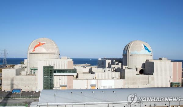 This photo provided by the Korea Hydro & Nuclear Power Co. shows the Shin-Hanul 1 (L) and 2 reactors in Uljin, located on the east coast of South Korea. (PHOTO NOT FOR SALE) (Yonhap)