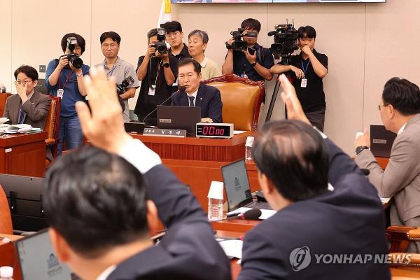 The parliamentary legislation and judiciary committee holds a plenary session at the Natio<em></em>nal Assembly in Seoul on Sept. 11, 2024. (Yonhap)