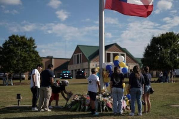 A makeshift memorial at Apalachee High School the day after a fatal shooting left four dead in Winder, Georgia