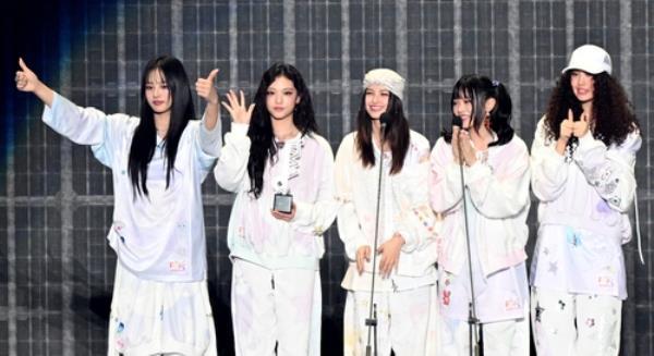 K-pop girl group NewJeans speaks during the 2024 The Fact Music Awards held on Sept. 8, 2024, at Kyocera Dome in Osaka in this photo provided by the event's organizer. (PHOTO NOT FOR SALE) (Yonhap)