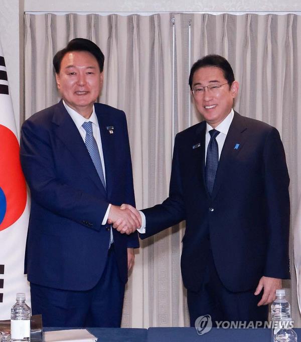 President Yoon Suk Yeol (L) and Japanese Prime Minister Fumio Kishida shake hands during their meeting in Washington, D.C., in this file photo taken July 10, 2024, on the sidelines of the North Atlantic Treaty Organization summit. (Yonhap)