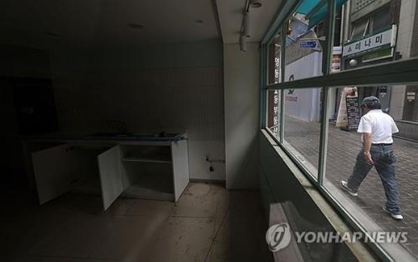 This file photo taken July 16, 2024, shows an empty store in Seoul's Myeongdong. (Yonhap)