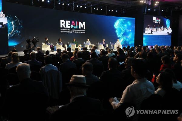 A plenary session of the Respo<em></em>nsible AI in the Military Domain Summit takes place at a hotel in downtown Seoul on Sept. 9, 2024. (Yonhap)