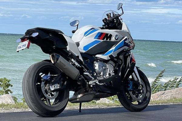 2024 BMW M1000 XR