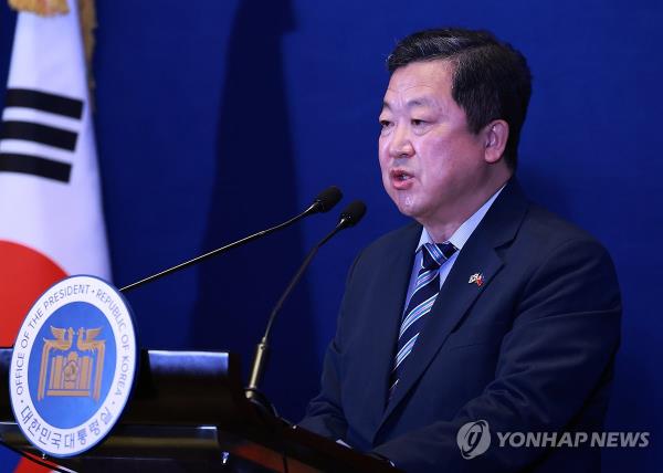 Park Chun-seop, a senior presidential aide on eco<em></em>nomic affairs, talks a<em></em>bout President Yoon Suk Yeol's state visit to the Philippines during a press briefing in Manila on Oct. 6, 2024. (Yonhap)