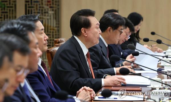 President Yoon Suk Yeol (4th from L) presides over an emergency meeting on the Middle East crisis at the presidential office in Seoul on Oct. 2, 2024. (Pool photo) (Yonhap) 