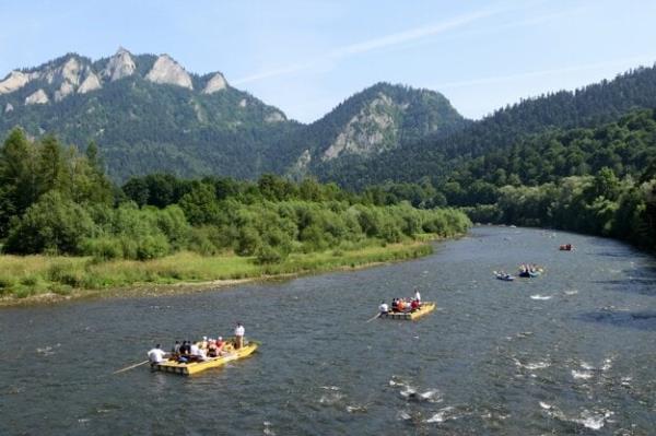 A helping hand in the heart of Europe offers a travel guide of Slovakia.