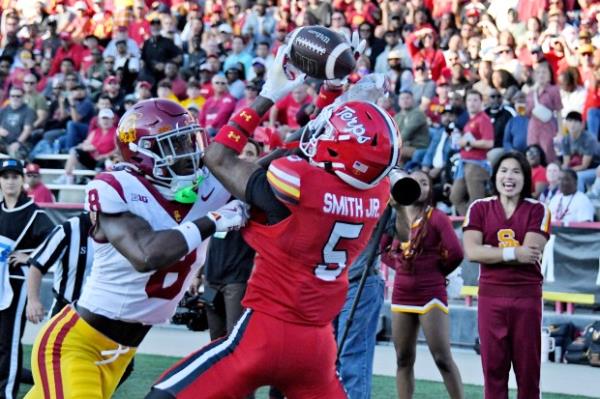 Maryland WR Octavian Smith Jr. makes the catch in the end zone ahead of USC safety Zion Branch to score in the first half of college football at SECU Stadium. ..(Kim Hairston/Staff)