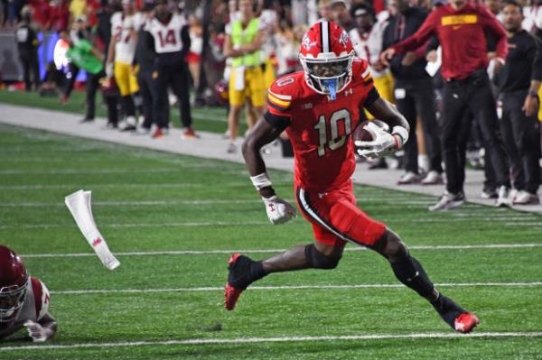 Maryland WR Tai Felton runs the ball against USC at SECU Stadium. (Kim Hairston/Staff)