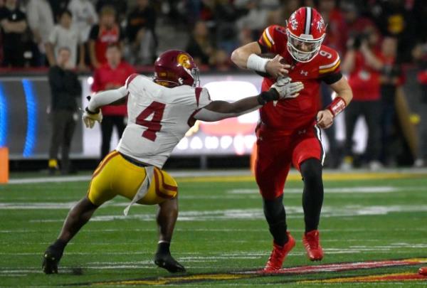 USC LB Easton Mascarenas-Arnold gets a hand to Maryland QB Billy Edwards Jr. as he carries the ball in the third quarter at SECU Stadium. (Kim Hairston/Staff)