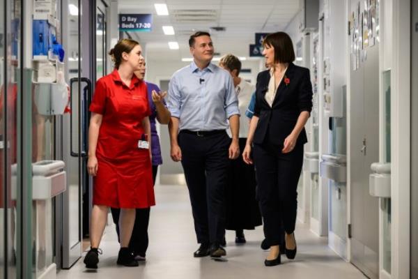 Chancellor of the Exchequer Rachel Reeves (R) and Health Secretary Wes Streeting (C) speak with members of the staff as they visit St. George's Hospital, on October 28, 2024 in London, England.s)