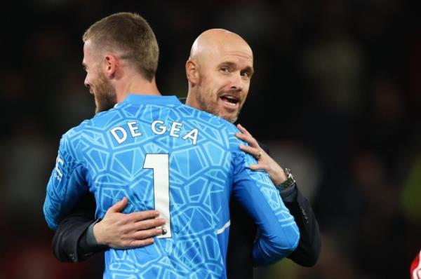 David de Gea of Manchester United gets co<em></em>ngratulated on his performance by Erik Ten Hag the manager during the Premier League game between Manchester United and West Ham United at Old Trafford on October 30, 2022