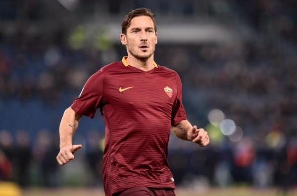 Francesco Totti playing for Roma in 2017