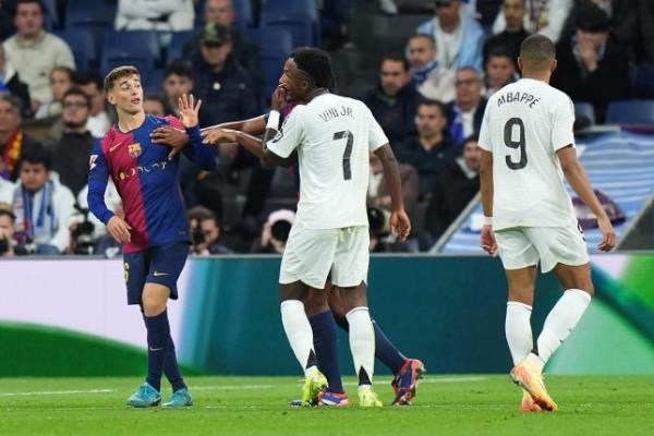 Gavi and Vinicius Junior are seen clashing during Barcelona's 4-0 win over Real Madrid