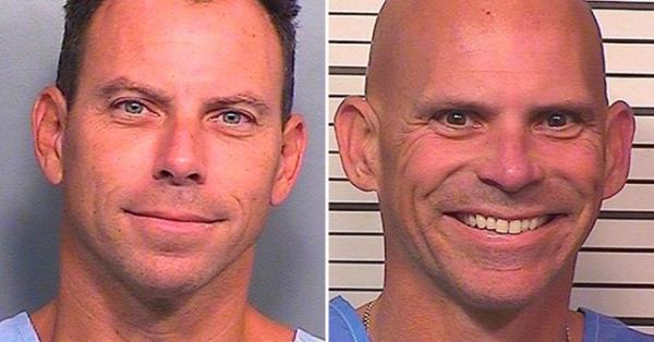 (L) Erik Menendez smiles with his mouth closed in a mugshot. (R) Lyle Menendez miles with his teeth showing in a mugshot.