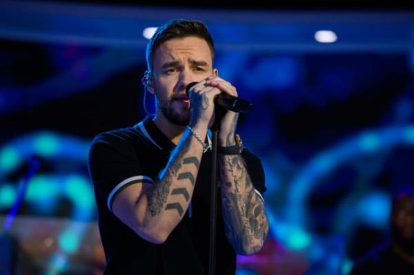 Liam Payne singing 