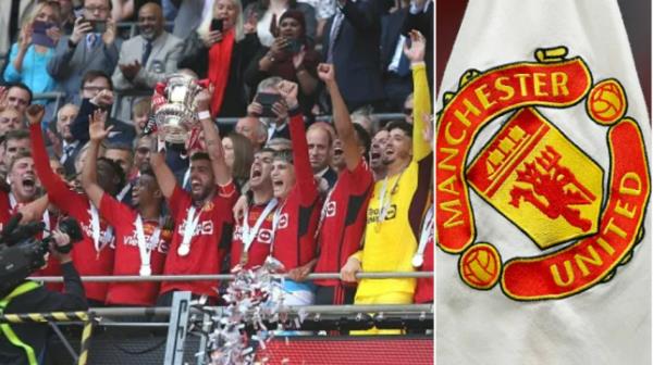 Manchester United lift the FA Cup trophy