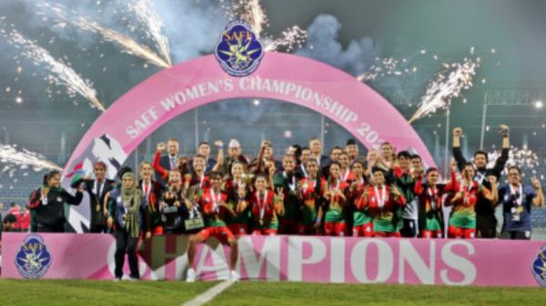 Football federation announces Tk1.5cr bo<em></em>nus for Saff-winning women’s team