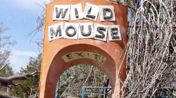 Archway exit for WIld House in Eagle Park abando<em></em>ned amusement park