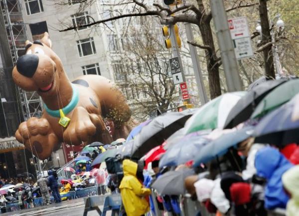 The Scooby-Doo balloon makes its way down a rainy Broadway during the 80th Macy's Thanksgiving Day parade, November 23, 2006 in New York City. (Photo by Stephen Chernin/Getty Images)