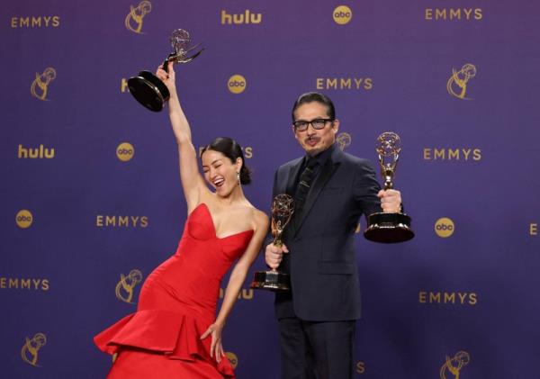 Anna Sawai (left) and Hiroyuki Sanada show off their Emmys after “Shogun” won a slew of awards at the 76th Primetime Emmy Awards in Los Angeles on Sept. 15. The success of the series has seen increased interest in Japanese cultural properties as a result. 