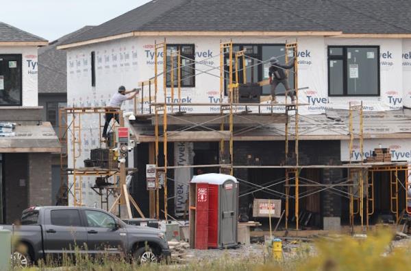 Co<em></em>nstruction workers working on a new detached house