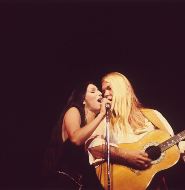 Cher and Gregg Allman perform on stage at the Rainbow Theatre in London, England on November 24, 1977. 