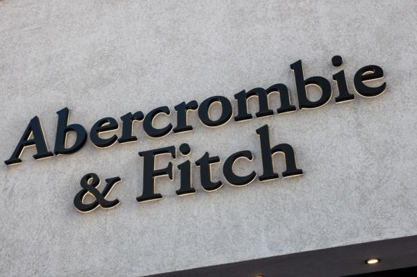 Jeffries lawyers claim the former lo<em></em>ngtime CEO of Abercrombie & Fitch may have dementia, and a competency hearing is necessary to determine if he can face sex charges.