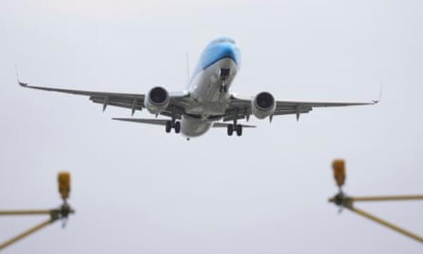 A plane coming into land 